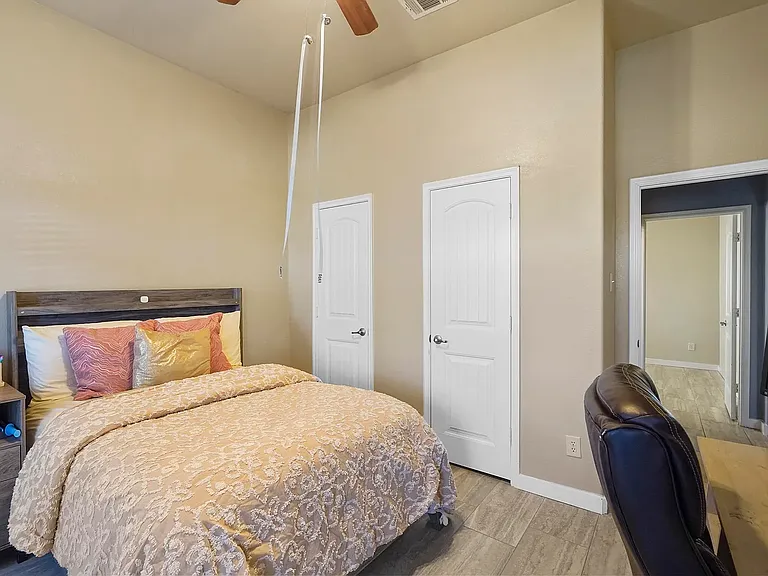 1320 Riviera Dr — Photo 18