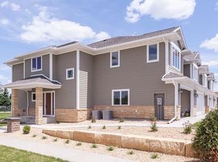 802 Pinnacle Path, Mankato, MN 56001