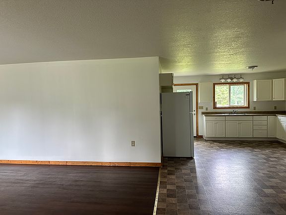 2nd image of 211 S Main St