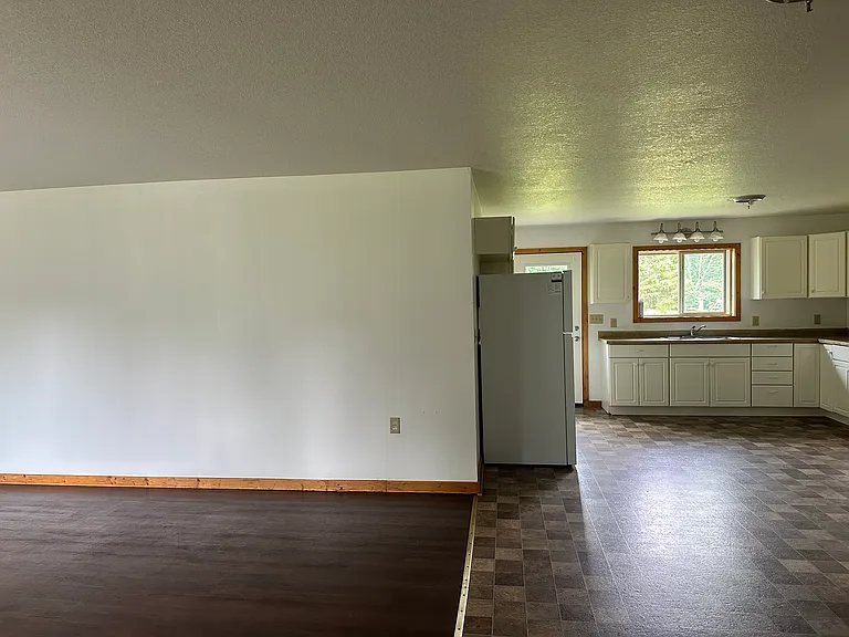 211 S Main St — Photo 2