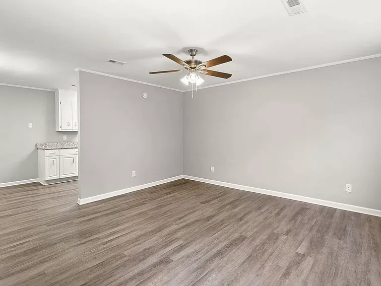 426 Longleaf Dr — Photo 20
