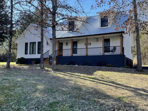 295 Barton Ave, Trenton, GA 30752