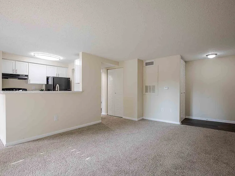 Kingscrest Apartments — Photo 23