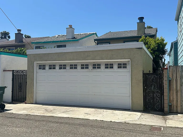 220 21st St — Photo 9