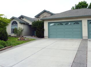 321 Meadowbrook Dr, Central Pt, OR
