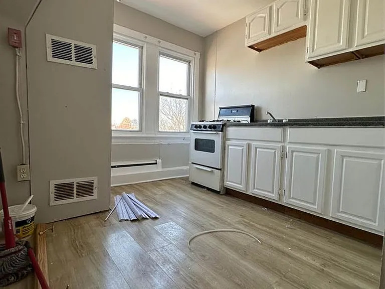 111 E Wyoming Ave — Photo 6