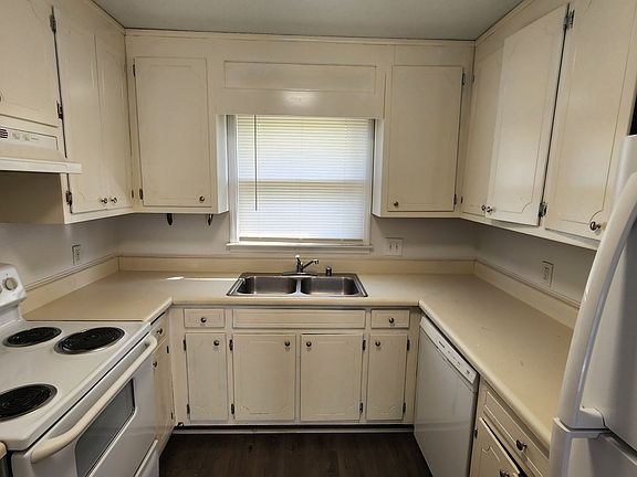 4th image of 4424 Bonnell Dr NW APT C