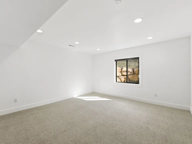 Guest Room 1 | Downstairs