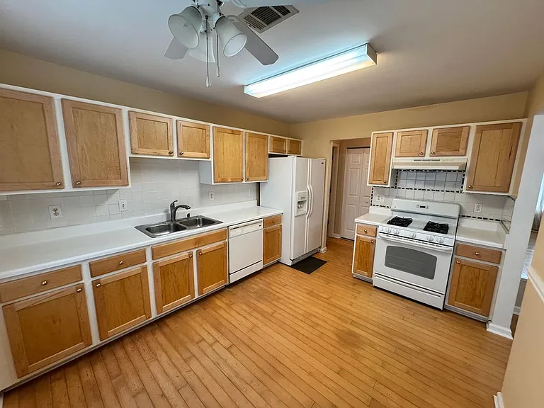 2025 Baramore Oaks Dr — Photo 12