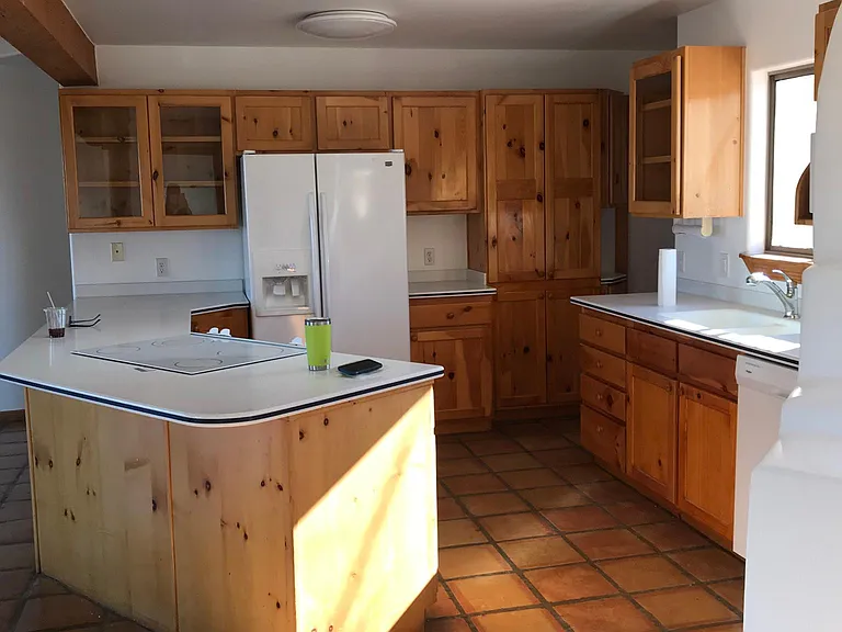 2045 Cresta Ct — Photo 5