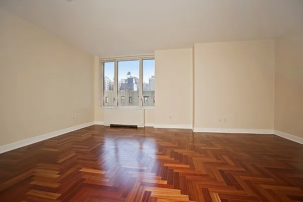 Rented by LKW International Real Estate LLC | media 9