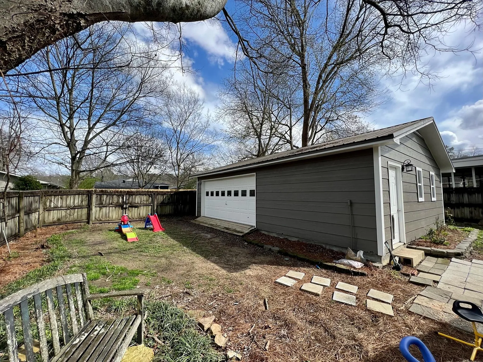 3 bed, 1324 sqft, $2,400 — Photo 3