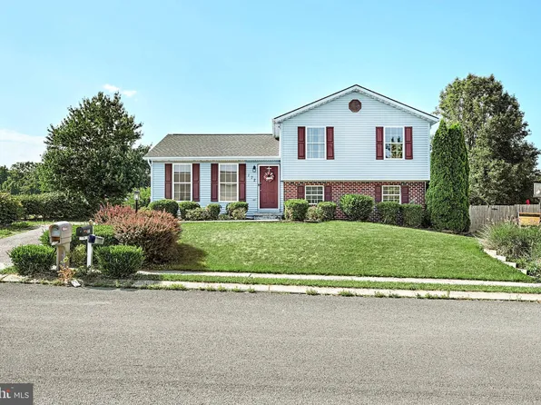 172 Drummer Dr, New Oxford, PA 17350