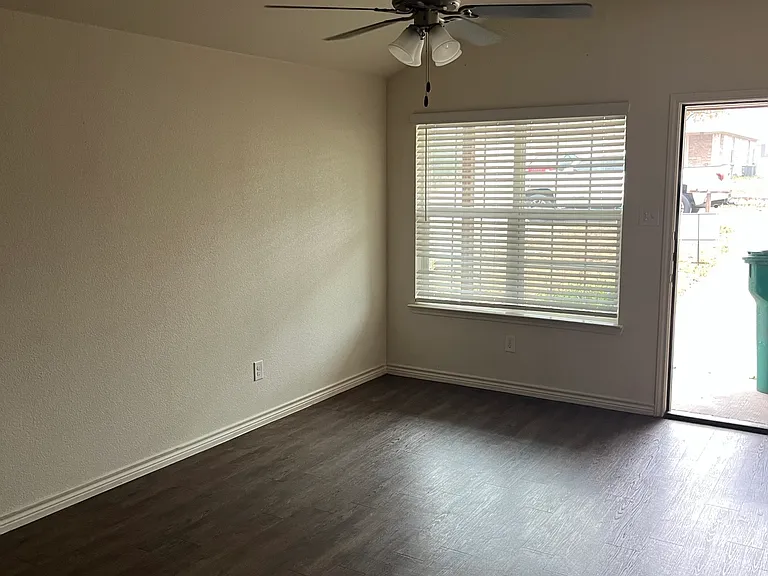 922 Maplewood St #B — Photo 6