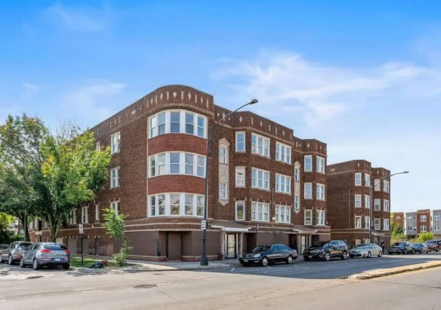 5235 W Lake — Photo 1