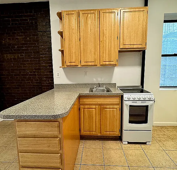 305 6th St #6A — Photo 2