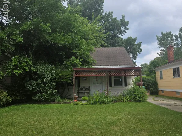 23824 Tuscany Ave, Eastpointe, MI 48021
