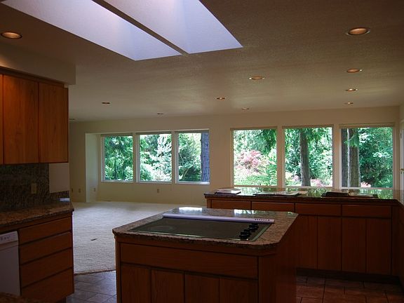4th image of 581 Pinecrest Dr