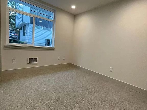 4th image of 5030 Sand Point Pl NE #C