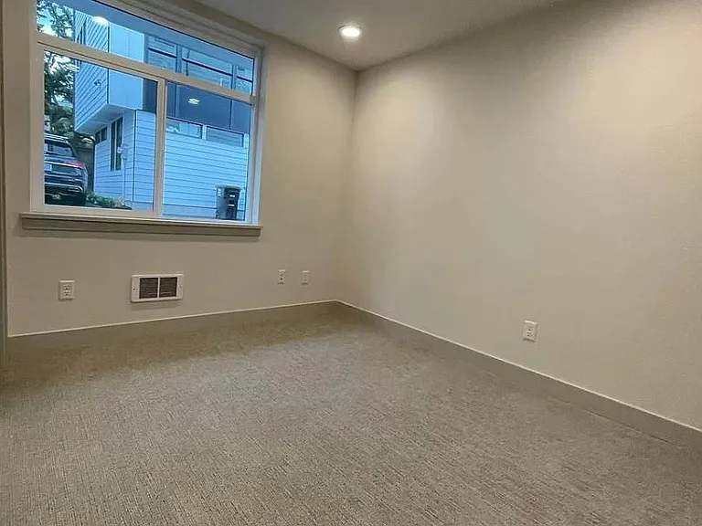 5030 Sand Point Pl NE #C — Photo 4