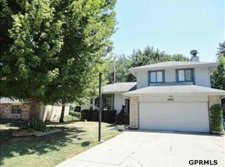 15927 Frances Cir, Omaha, NE 68130