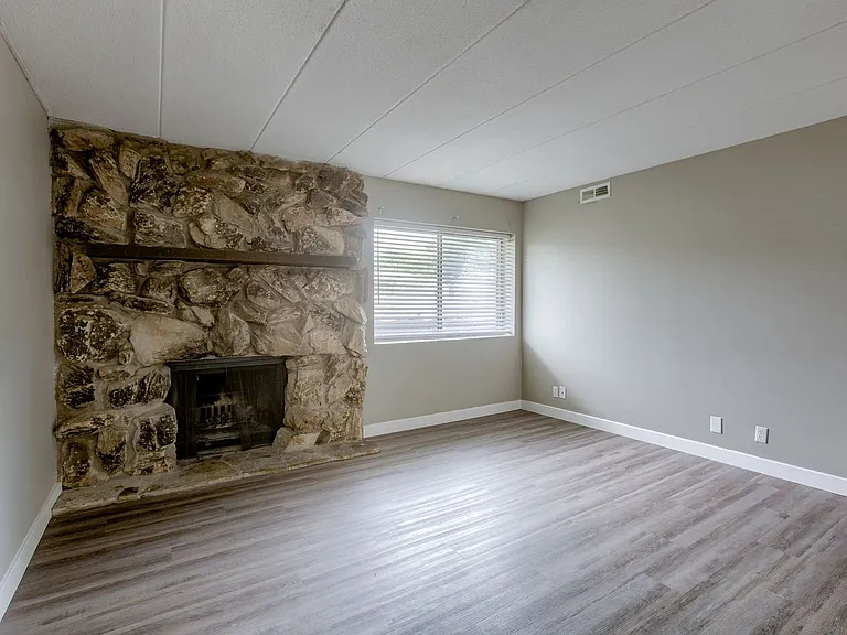 Meadowlark Apts — Photo 18