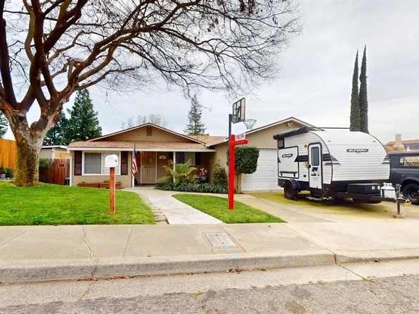 953 Maria Dr, Oakdale, CA 95361