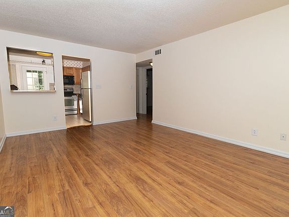 3rd image of 195 Sycamore Dr APT B14