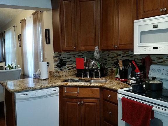 5th image of 506 Maplewood Dr
