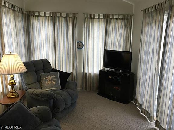 4th image of 609 Beacon Dr #11
