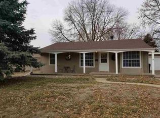 1703 Pearl St, Yankton, SD 57078
