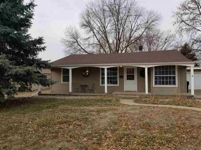 1703 Pearl St, Yankton, SD, 57078
