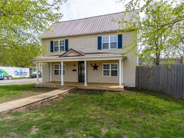 111 N Maple St, Gallatin, MO 64640