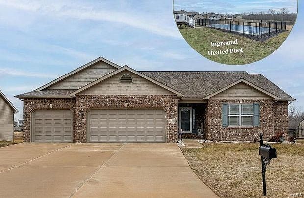 1st image of 252 Emerald Way W