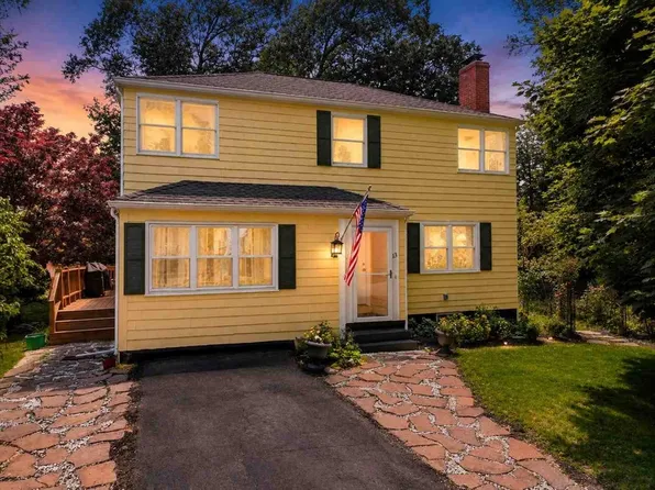 13 Stagg Dr, Natick, MA 01760