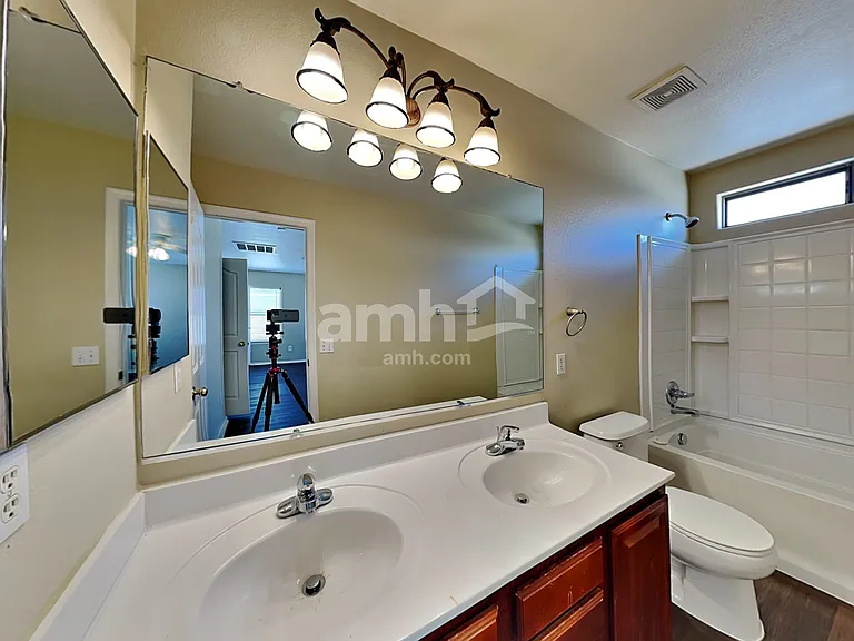 6424 W Branham Ln — Photo 11