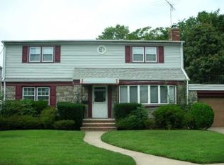 155 Caroline Ave, Garden City South, NY 11530