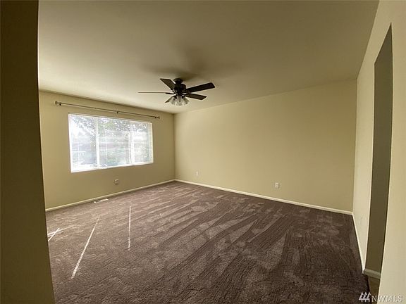 4th image of 1312 32nd St NE