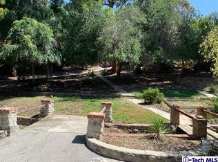 10233 Sunland Blvd, Sunland, CA 91040