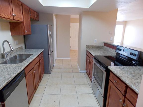 4th image of 7034 W Wilshire Dr