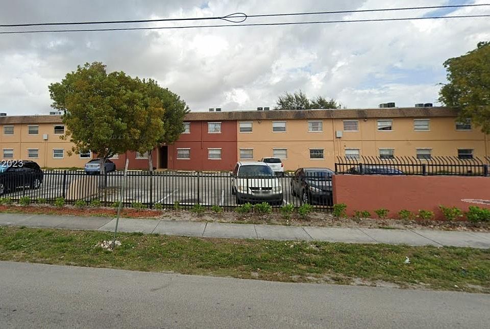 1st image of 101 NE 41st St APT B28