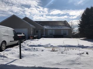 14 Bonnie Ct, Lake In The Hills, IL 60156