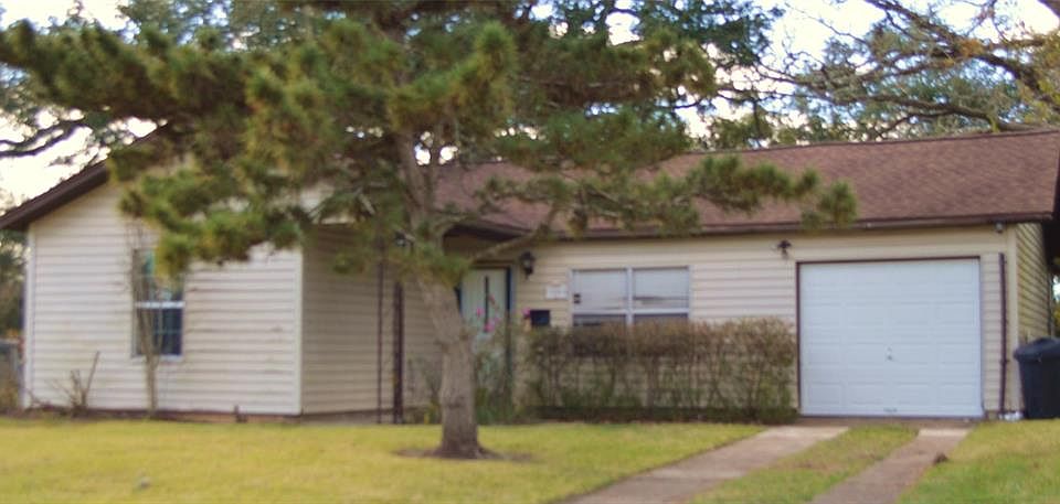 2nd image of 125 Holly St