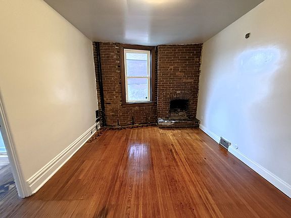 4th image of 351 S Negley Ave APT 2