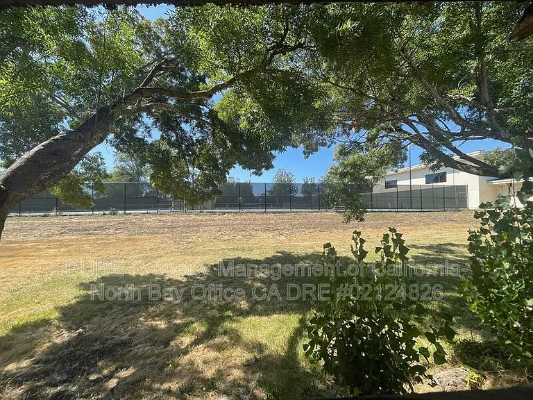 1521 E Madison St — Photo 18