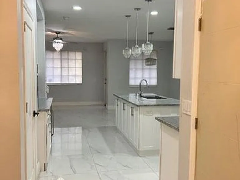 1305 Lucaya Dr — Photo 2