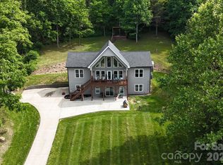 300 Green Meadow Ln, Mars Hill, NC 28754