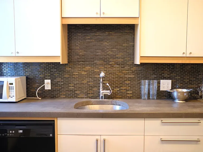 1041 Mirror St — Photo 5