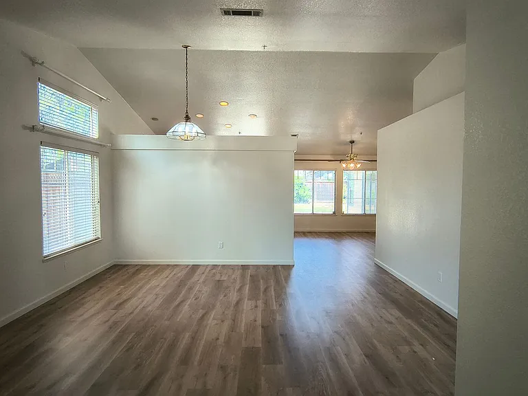 6968 Sunridge Dr — Photo 3