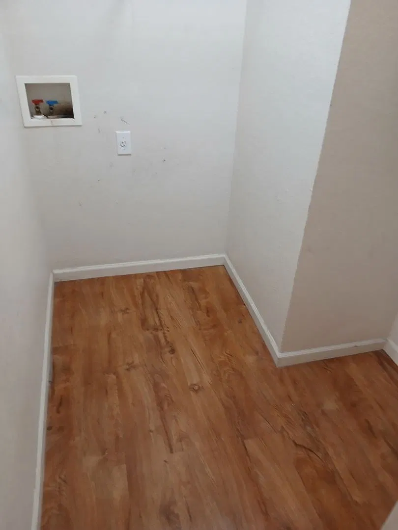 631 Scottsvale Dr — Photo 3